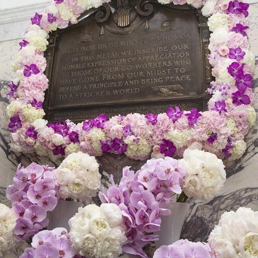 Wife of pilot in fatal sub implosion descended from couple who died on Titanic, report says